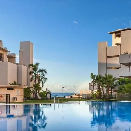 125 - Beach Apartment - Private Pool דירה